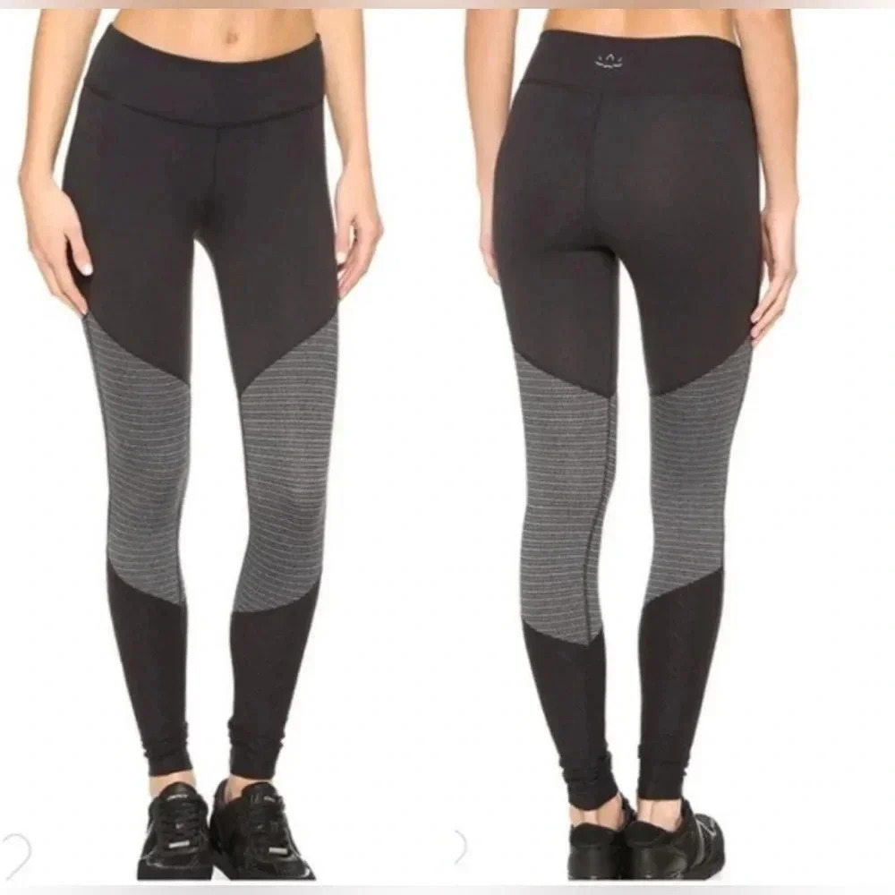 Beyond Yoga • Static Stripe Leggings.
